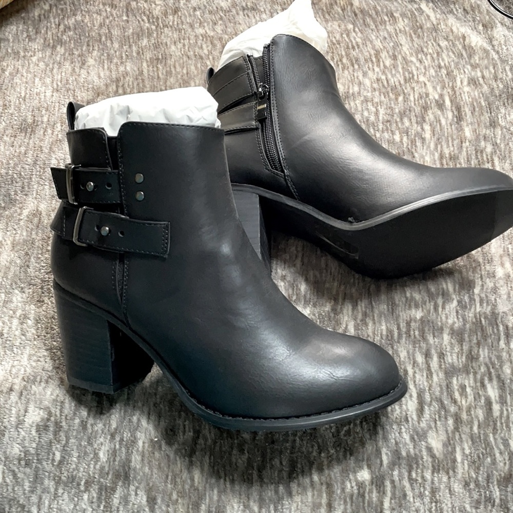 Short heeled booties